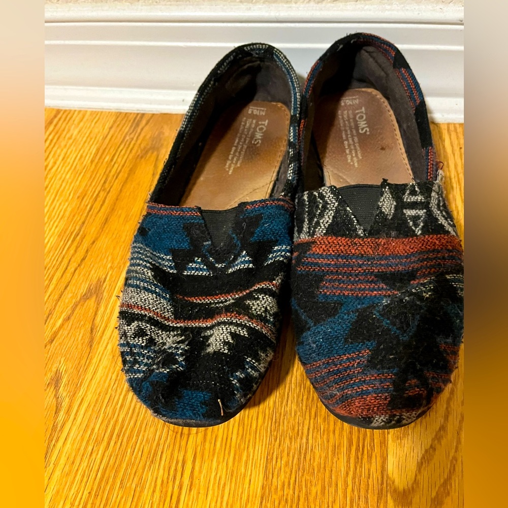 Toms slip on